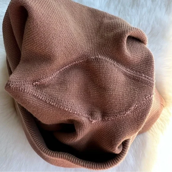 *Everlane Seamless Bike shorts - Acorn - Picture 7 of 7